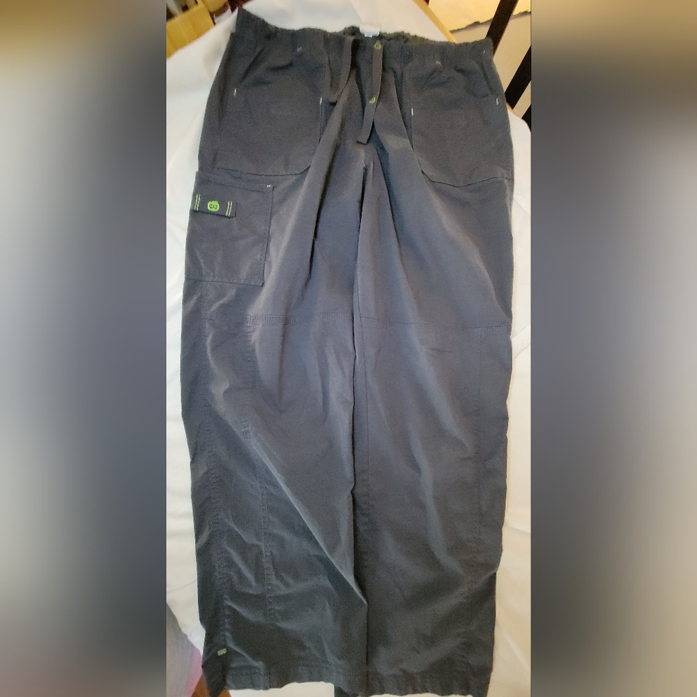 WonderWink Dark Gray X-Large Scrub Set with Green Accents. - Picture 5 of 7